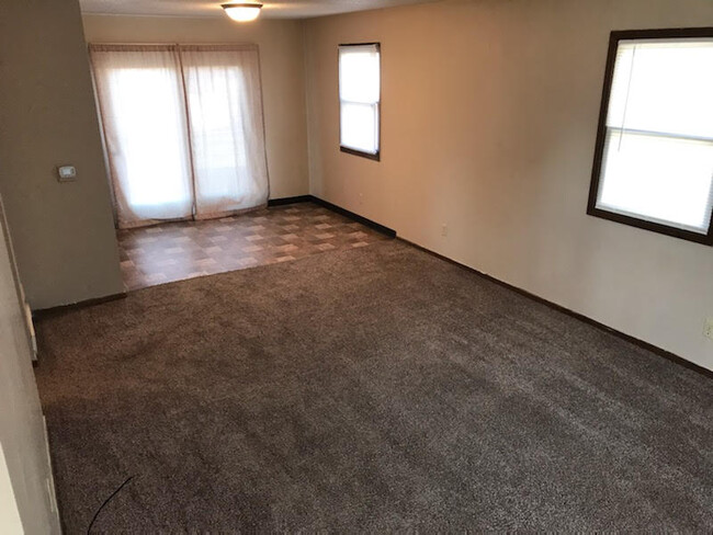 Large open floor plane - 702 NW Chapel Dr