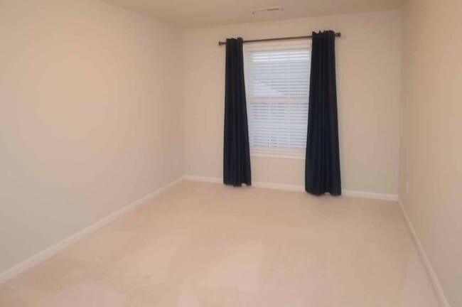 Building Photo - 226 Duncraig Dr