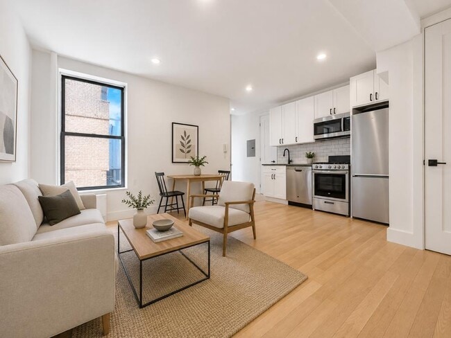 Building Photo - 602 W 184th St