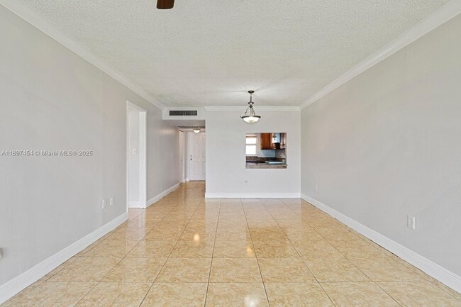 Building Photo - 9451 Evergreen Pl