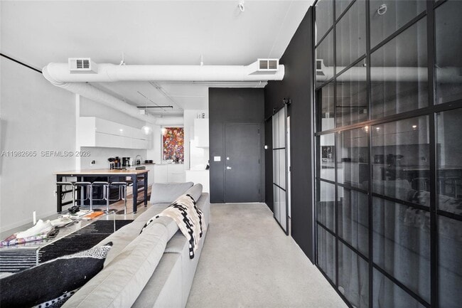 Building Photo - 10 SW South River Dr