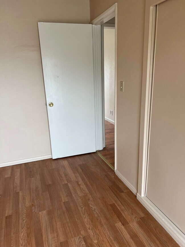 Building Photo - 407 Violet Ave