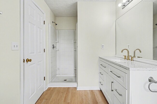 Building Photo - 2545 Walden Lake Dr