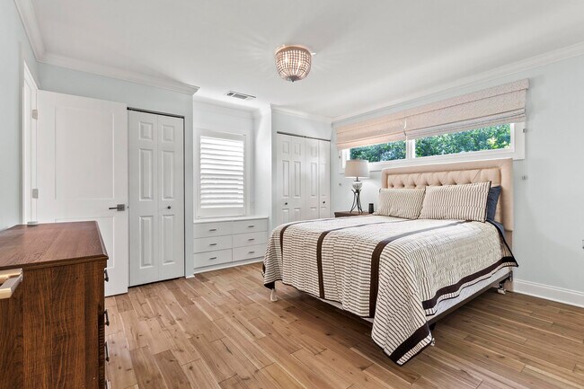 Building Photo - 4820 Powers Ferry Rd NW