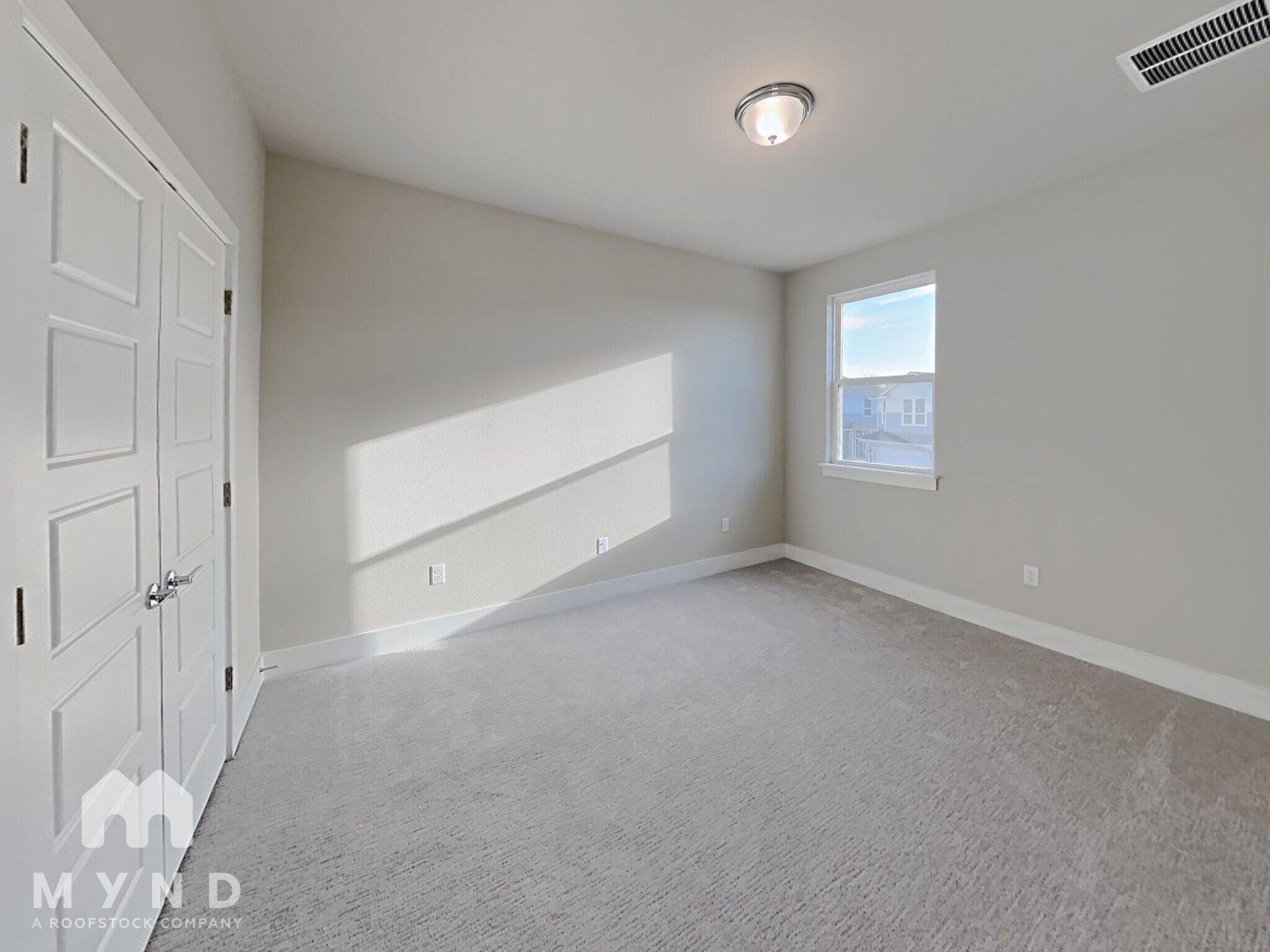 Building Photo - 1606 Roseburg Dr
