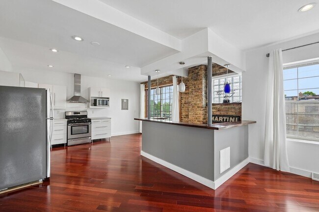 Building Photo - 1111 55th St