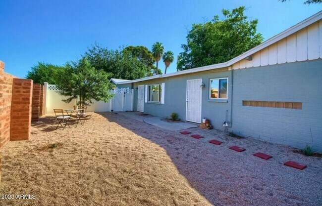 Building Photo - 1430 E Meadowbrook Ave