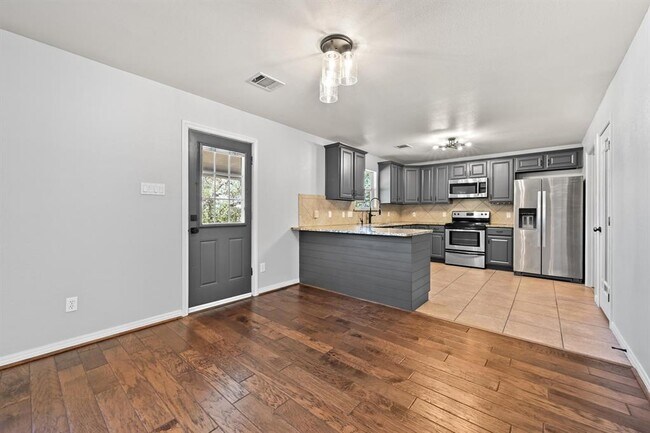 Building Photo - 4204 Bob Wire Rd