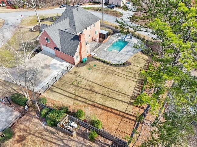 Building Photo - 1600 Spring Arbor Ct