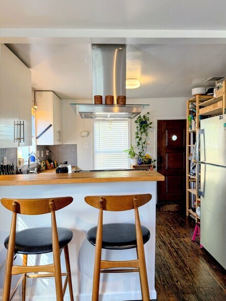 Building Photo - 3004 E 18th St