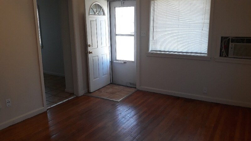 Building Photo - 801 27th St