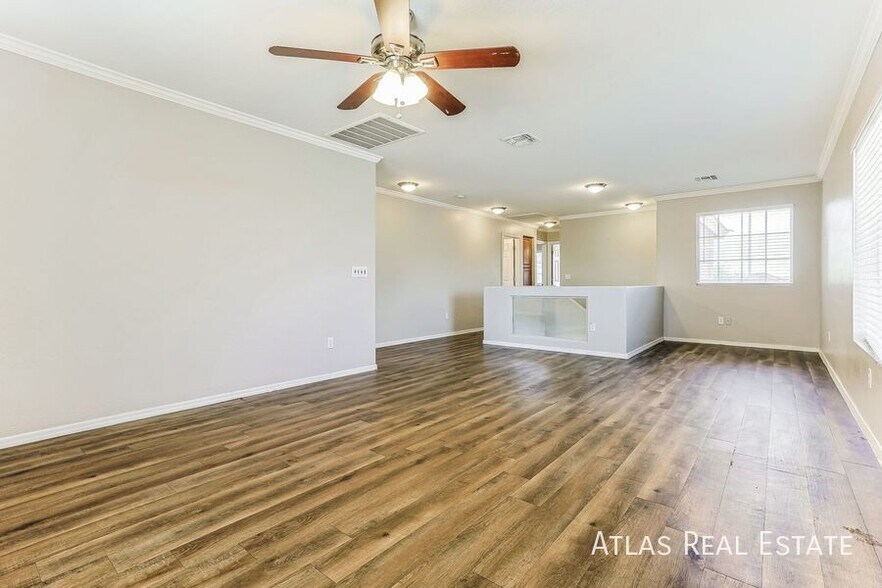 Building Photo - 912 E Mayfield Cir