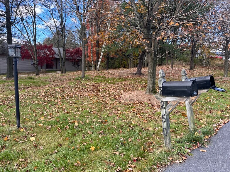 Residential neighborhood, walking trails - 2254 Apple Rd