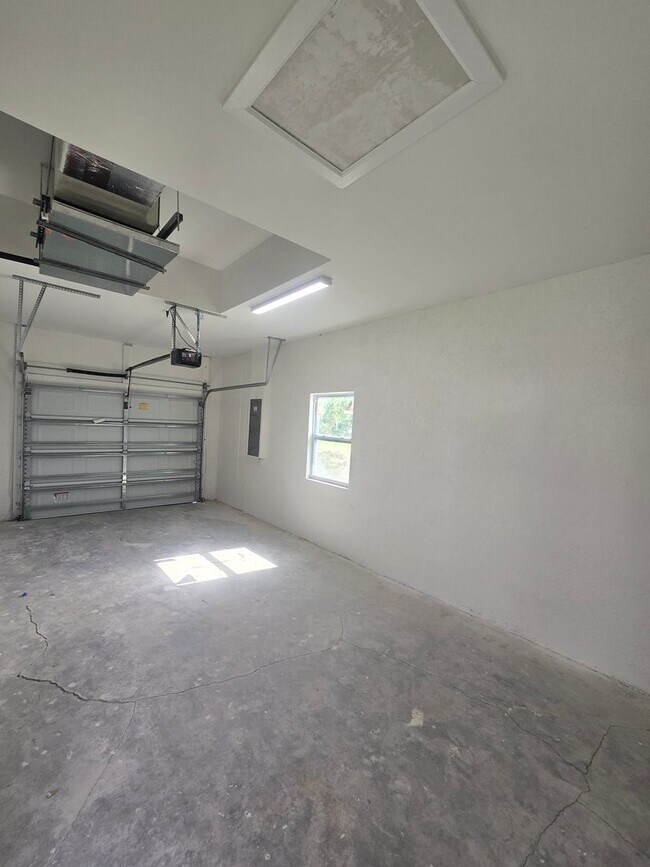 Building Photo - Brand New 3 BEDROOM 2 BATH AND ONE CAR GAR...