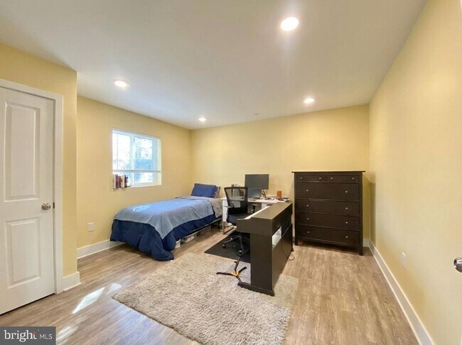 Building Photo - 2214 N Camac St