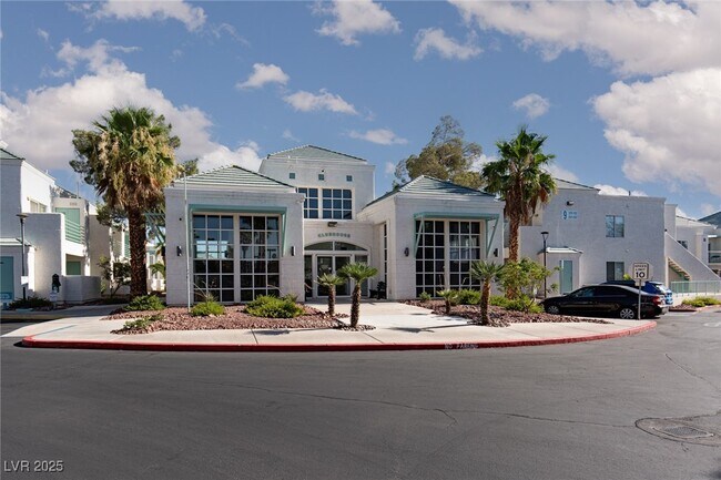 Building Photo - 7100 W Pirates Cove Rd