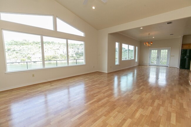 Building Photo - 830 Los Escondidos Rd