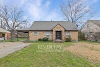 Building Photo - Beautifully Renovated 4 Bed / 2 Bath Home with Over 2,000 Sq Ft! Section 8 Welcomed