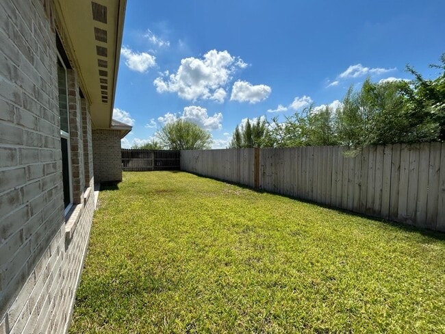 Building Photo - 2933 Zeb Dr