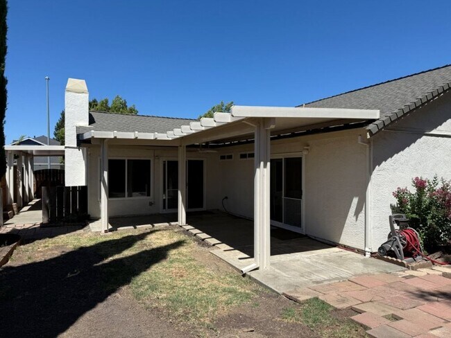 Building Photo - Modern 4 Bedroom One Story *Vacaville
