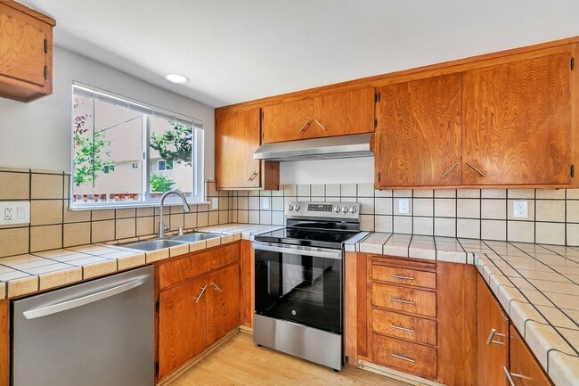 Building Photo - Move-In Ready Cambrian Gem – New Appliances and many upgrades!