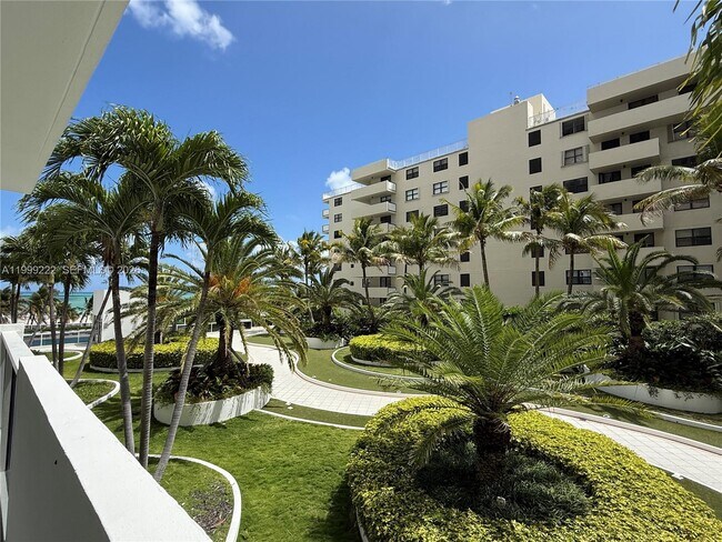 Building Photo - 100 Lincoln Rd