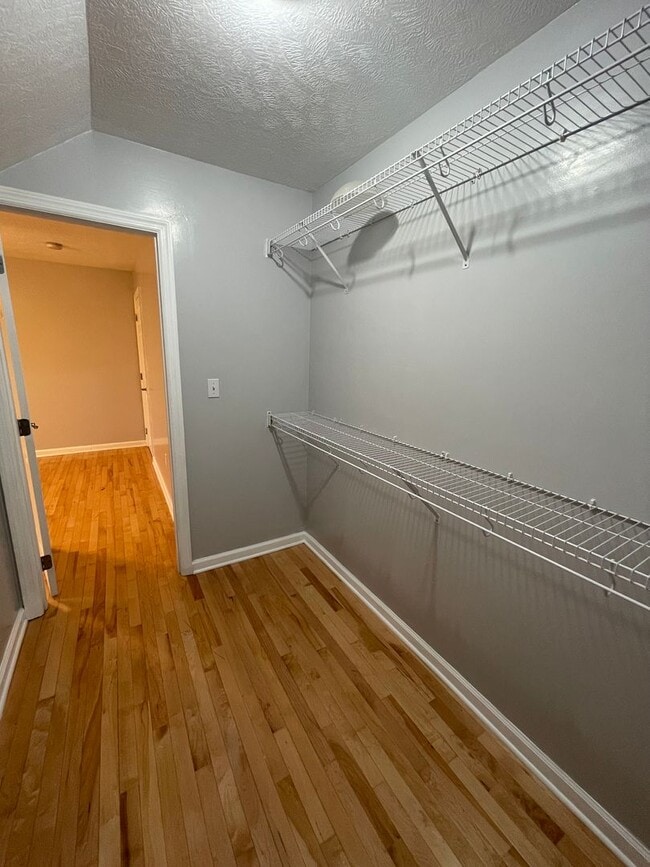 Building Photo - Beautiful custom built 5 bed 4 bath home with finished basement ready for you to move-in!