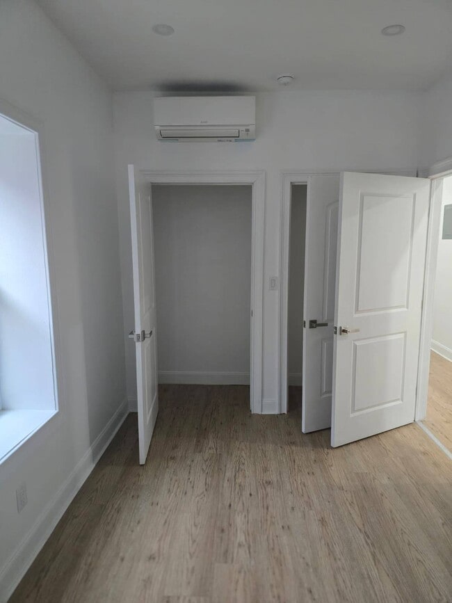 Building Photo - 2050 Strauss St