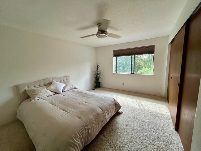 Building Photo - 3500 Ridgemont Way