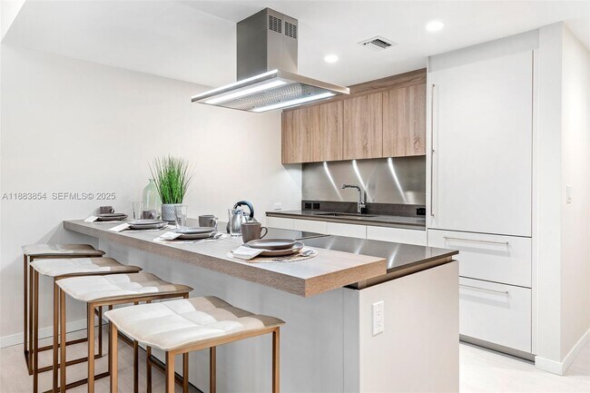 Building Photo - 1000 Brickell Plaza