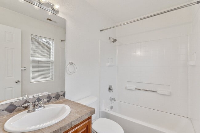 Building Photo - 2284 St Paul Dr