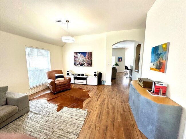 Building Photo - 15818 Hamden Cir