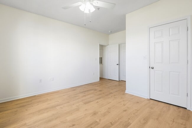 Building Photo - 1127 Rosewood Ln