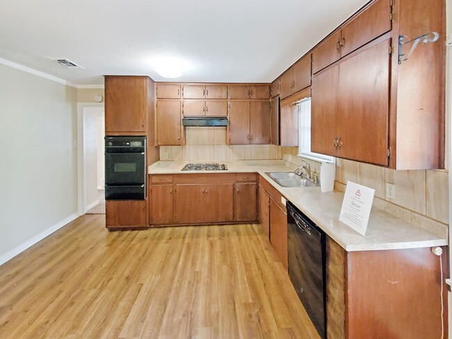 Building Photo - 208 Westfork Dr