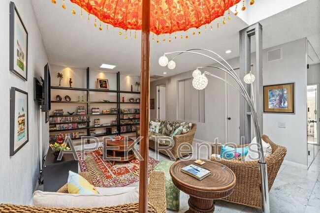 Building Photo - 1317 E Amado Rd