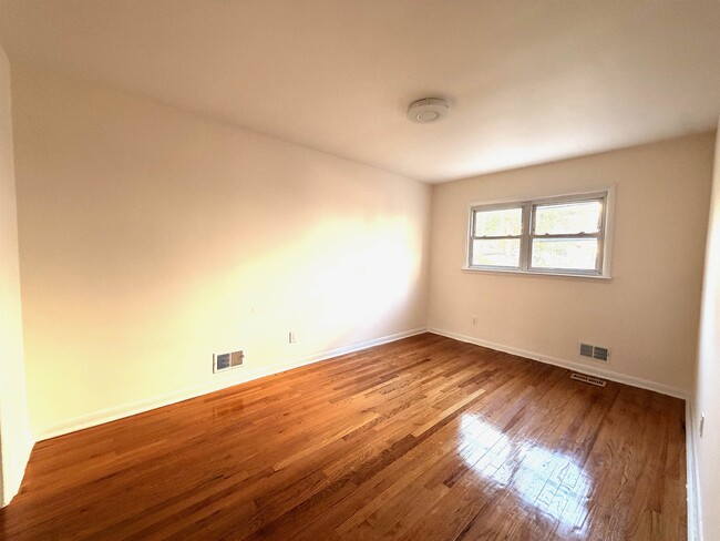 Building Photo - 304 Columbia Ave