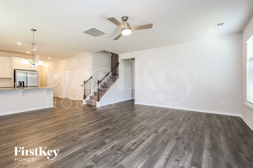 Building Photo - 14 Ramblehurst Rd