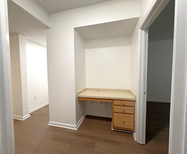 Building Photo - 3 Bedroom with Water View - Villanova at H...