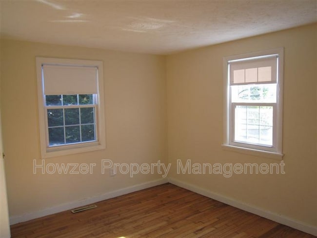Building Photo - 10 Pine Grove Ave