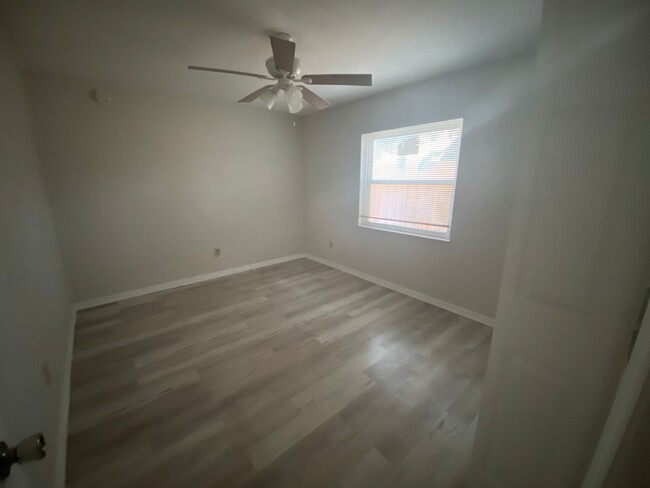 Building Photo - 2 Bedroom 2 Bath Duplex in Historic Downto...