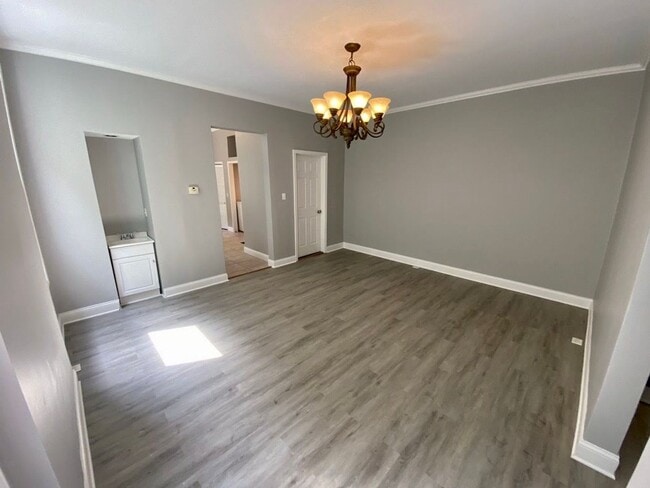 Building Photo - 6 Bed/2.5 Bath Mins. From UC $600/pp ($3,600/mo)!