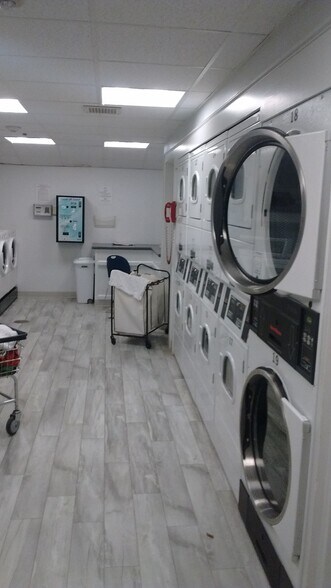 Building Photo - 77 Pond Ave