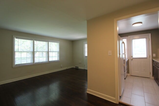 Building Photo - Fully Renovated 1 Bedroom 1 Bath in North Kansas City