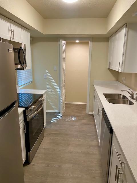 Building Photo - 1402 Summer Creek Dr