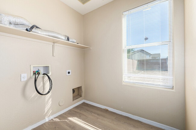 Building Photo - 6537 W Magnolia St