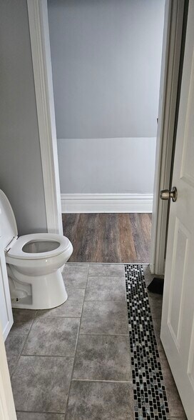 Building Photo - 41 W Main St