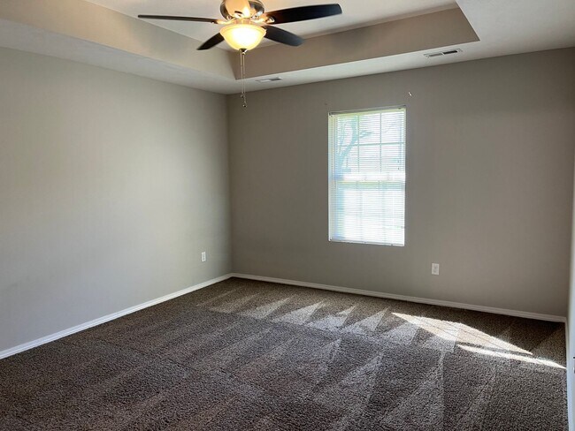 Building Photo - 555 W Melody Ln