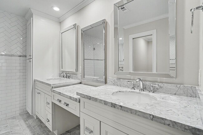 Building Photo - 751 Bison Dr