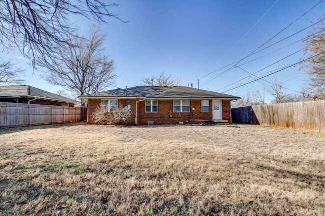 Building Photo - Three bed home in the heart of The Village