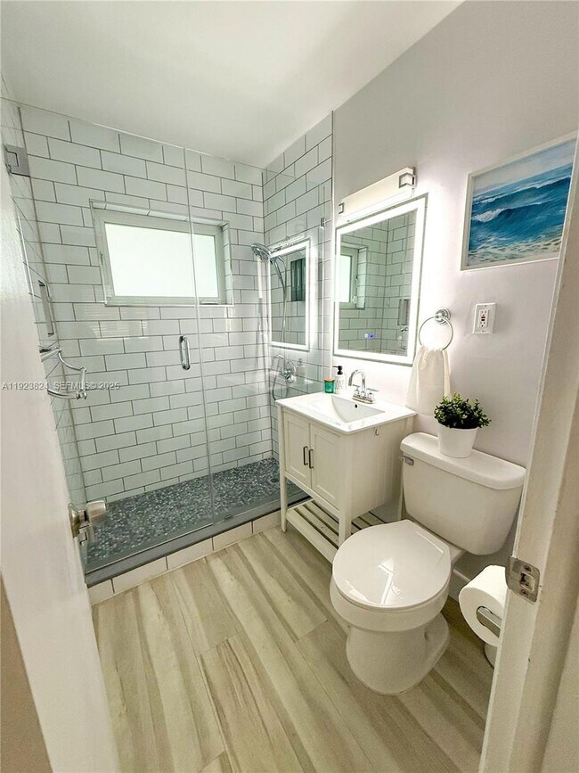 Building Photo - 250 NE 42nd St